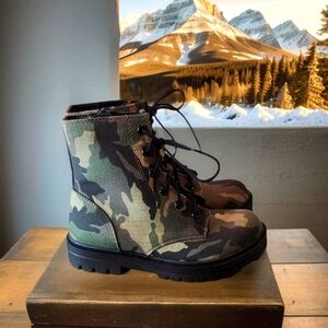 🏷 CLEARANCE! Girls UNR8ED Camo Combat Boots